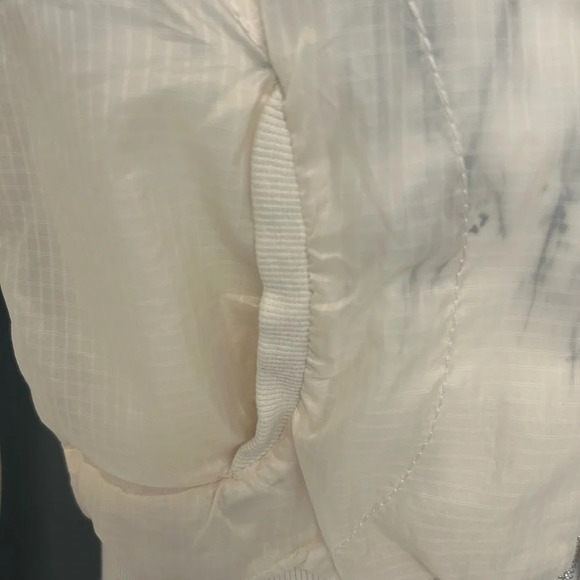 Lululemon Elemental bomber size 4 very rare in mint/newish condition - Picture 11 of 11